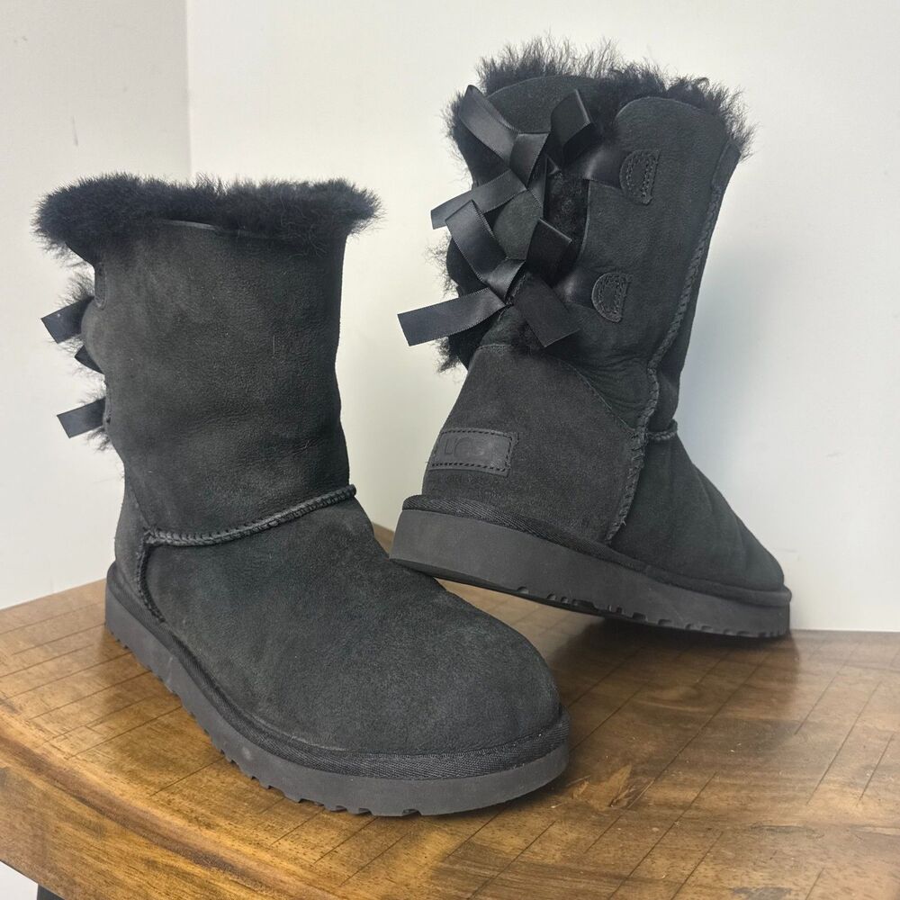 UGG Bailey Bow II Black Sheepskin Suede Boots Womens Size 7